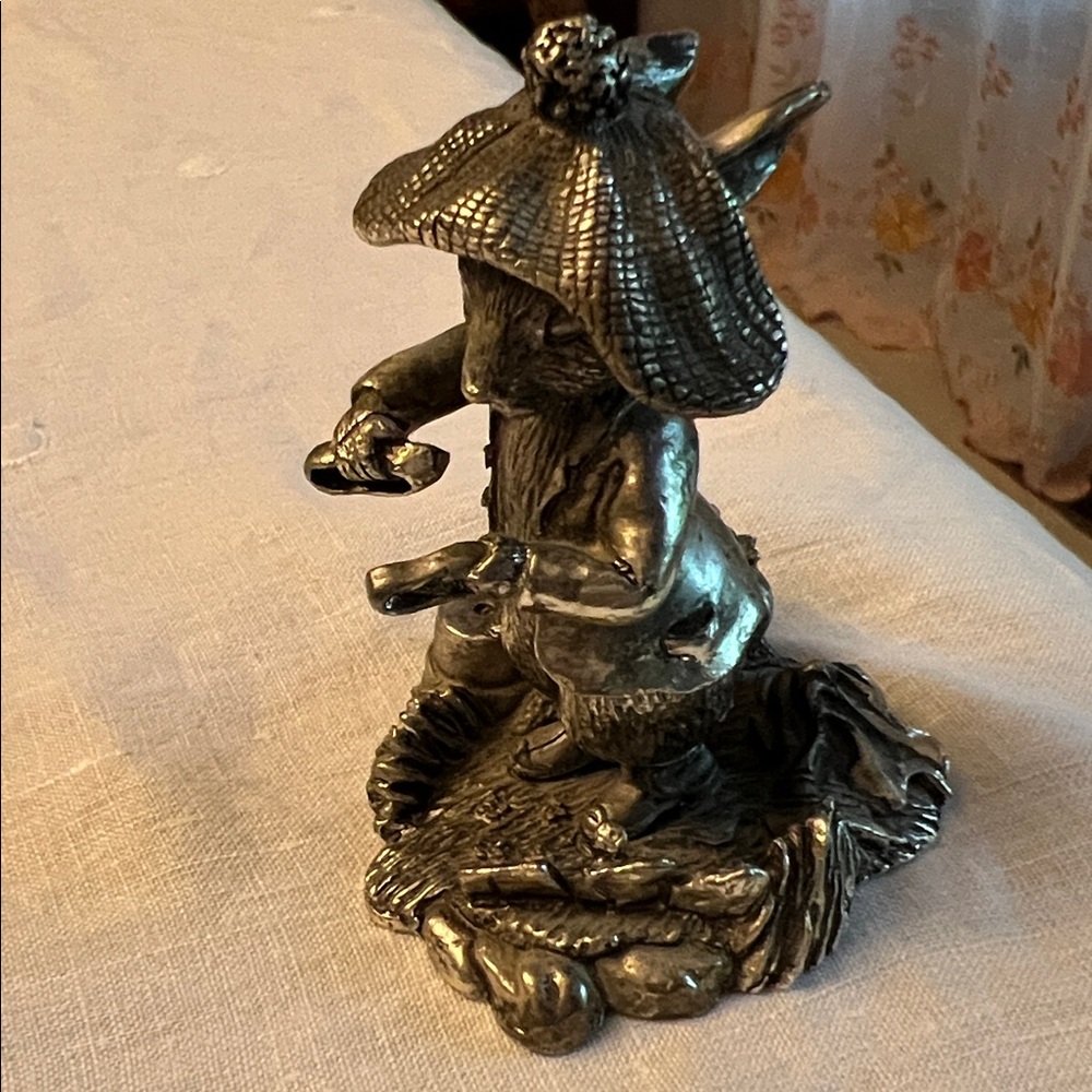 Godinger Silver Peter Rabbit Figurine. - Picture 5 of 9